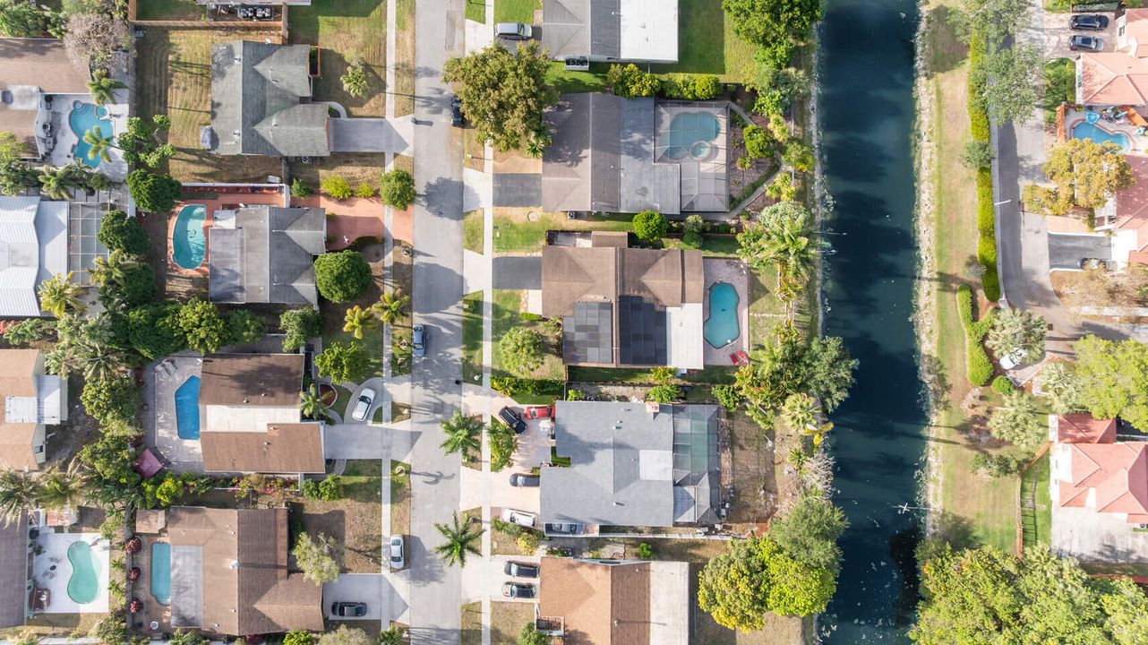 En Venta: $649,000 (4 camas, 2 baños, 2232 Pies cuadrados)