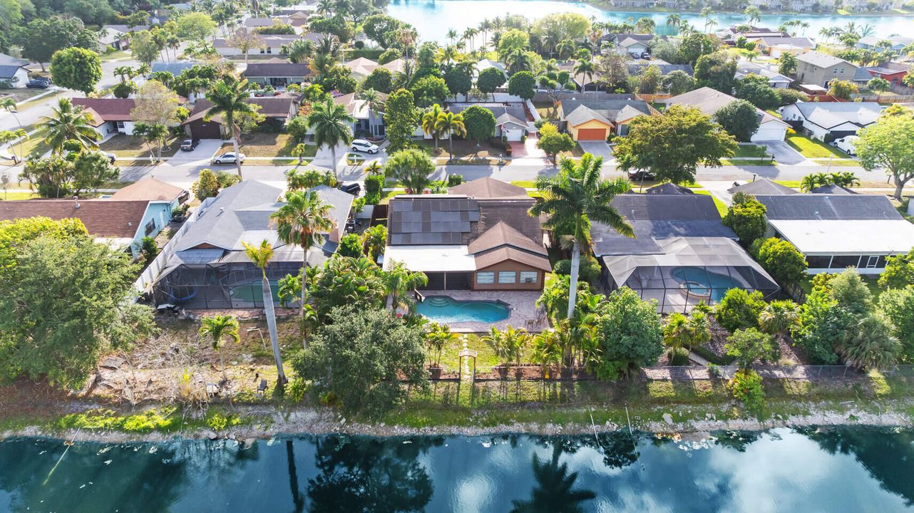 En Venta: $649,000 (4 camas, 2 baños, 2232 Pies cuadrados)