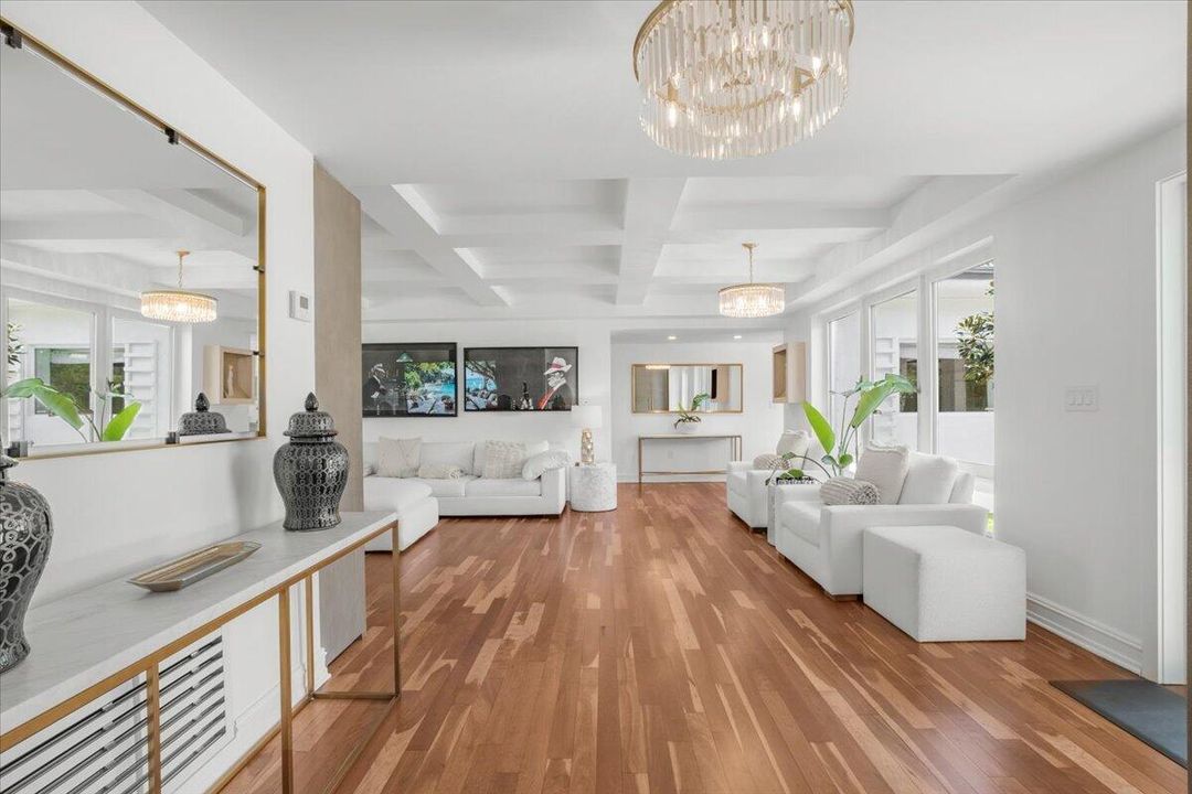 En Venta: $4,399,900 (4 camas, 3 baños, 2618 Pies cuadrados)