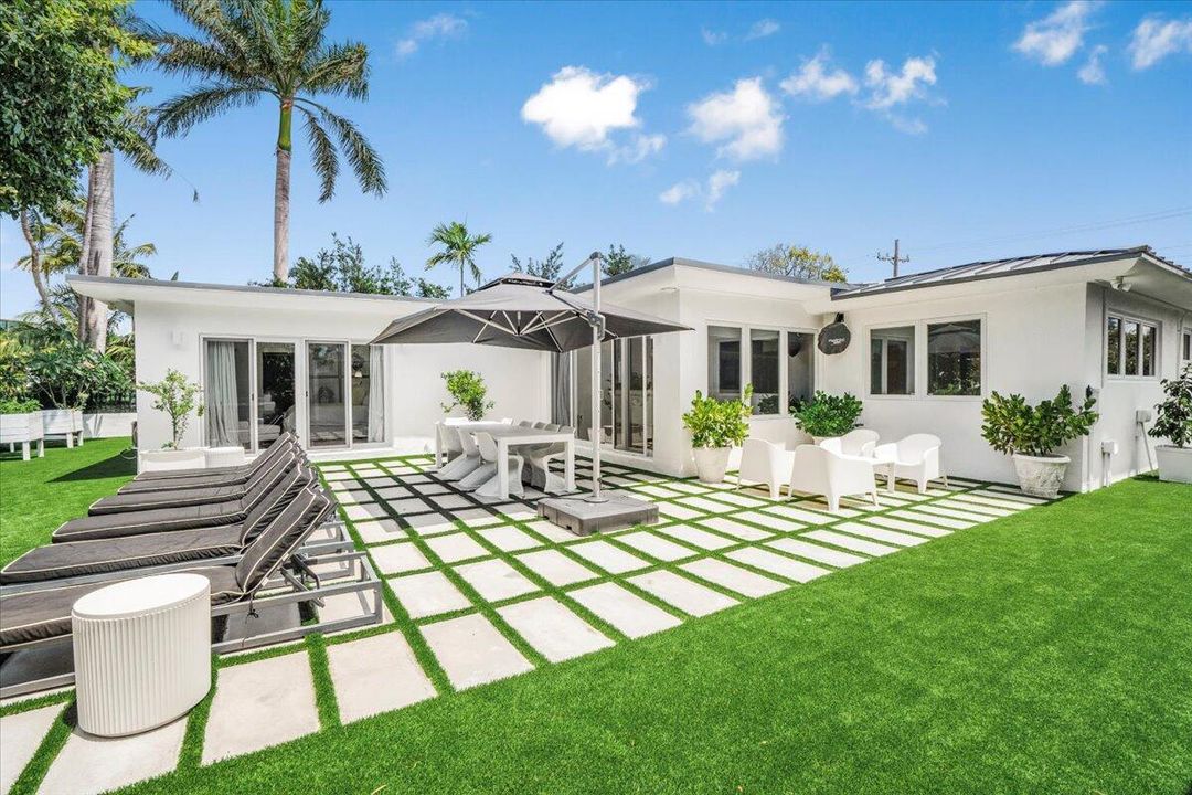 En Venta: $4,399,900 (4 camas, 3 baños, 2618 Pies cuadrados)