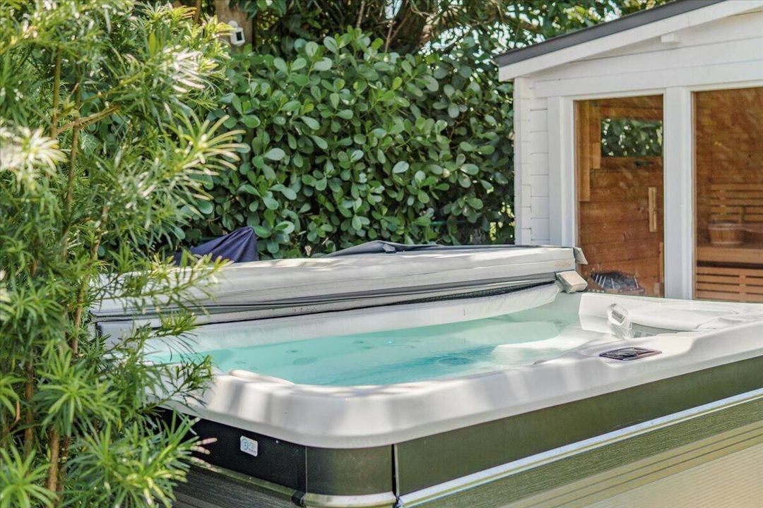 En Venta: $4,399,900 (4 camas, 3 baños, 2618 Pies cuadrados)