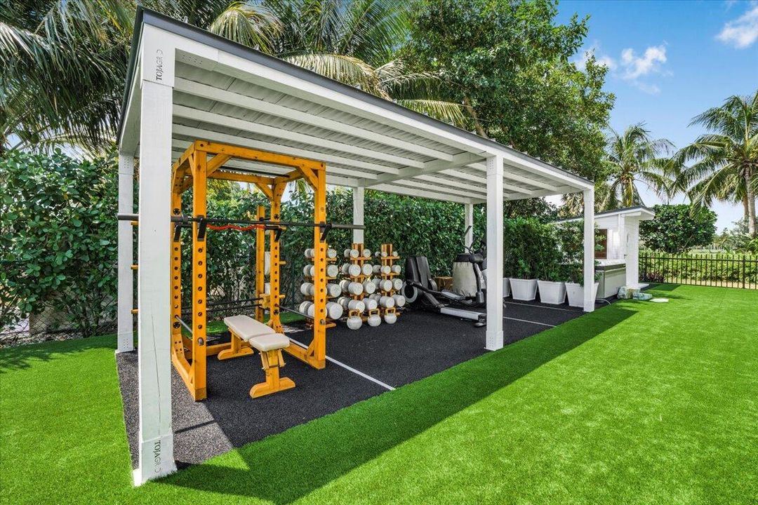 En Venta: $4,399,900 (4 camas, 3 baños, 2618 Pies cuadrados)