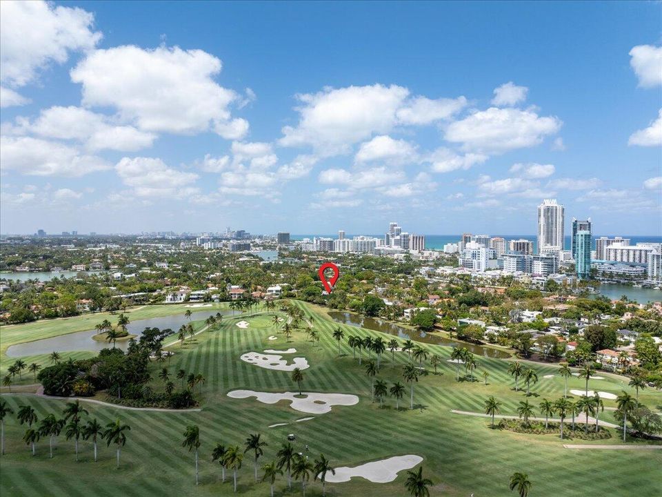 En Venta: $4,399,900 (4 camas, 3 baños, 2618 Pies cuadrados)