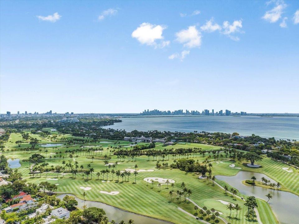 En Venta: $4,399,900 (4 camas, 3 baños, 2618 Pies cuadrados)