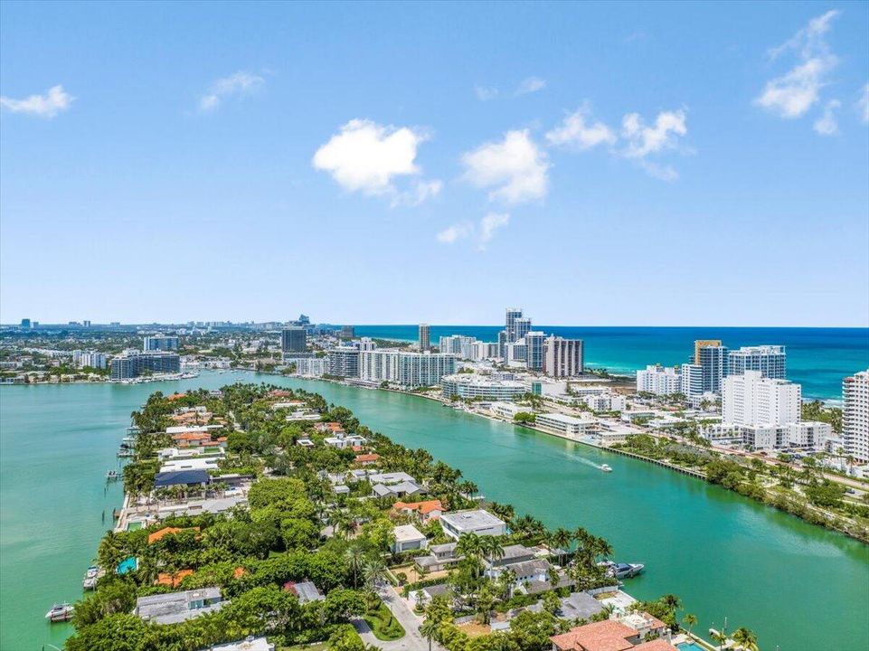 En Venta: $4,399,900 (4 camas, 3 baños, 2618 Pies cuadrados)