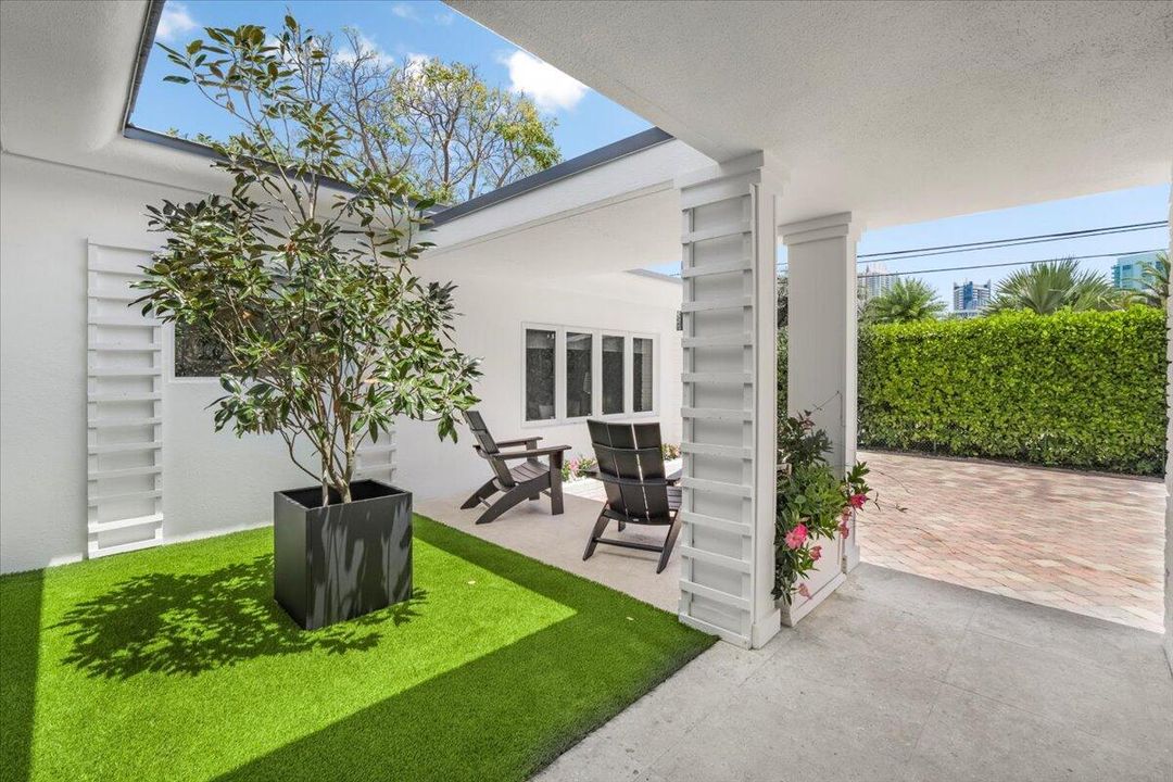 En Venta: $4,399,900 (4 camas, 3 baños, 2618 Pies cuadrados)