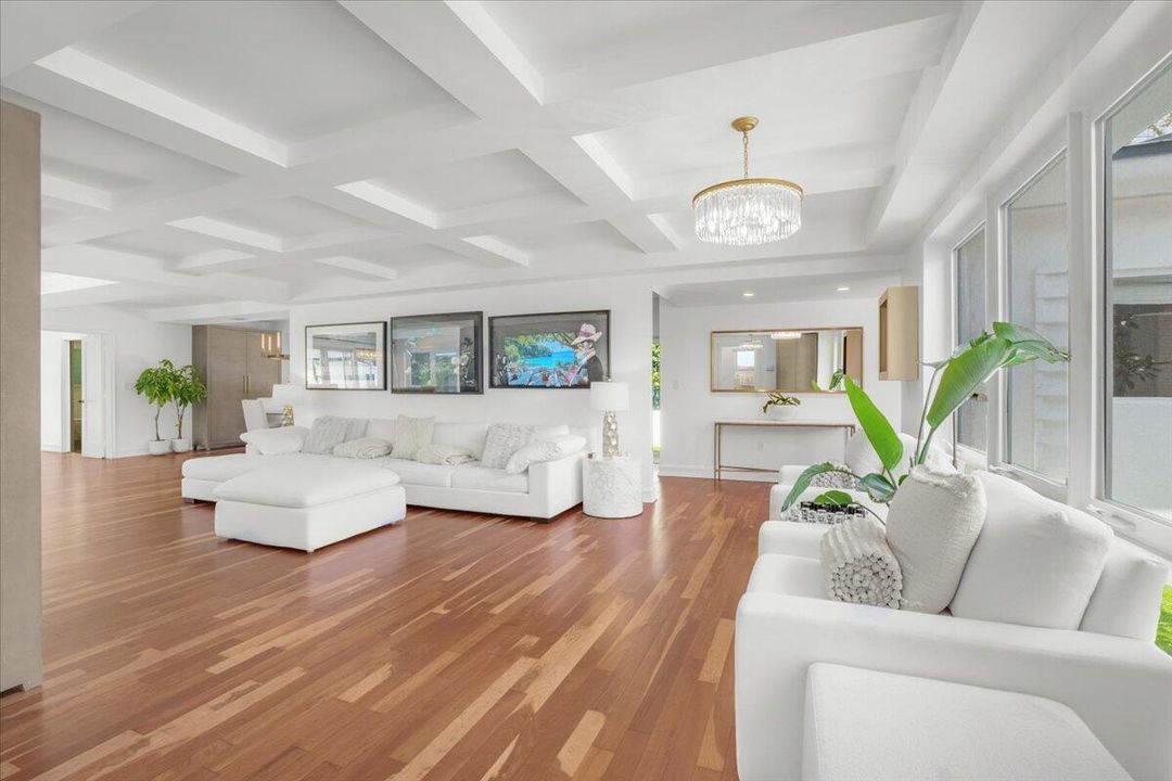 En Venta: $4,399,900 (4 camas, 3 baños, 2618 Pies cuadrados)