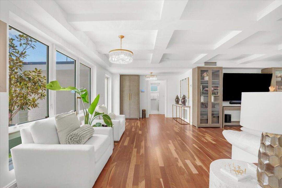 En Venta: $4,399,900 (4 camas, 3 baños, 2618 Pies cuadrados)