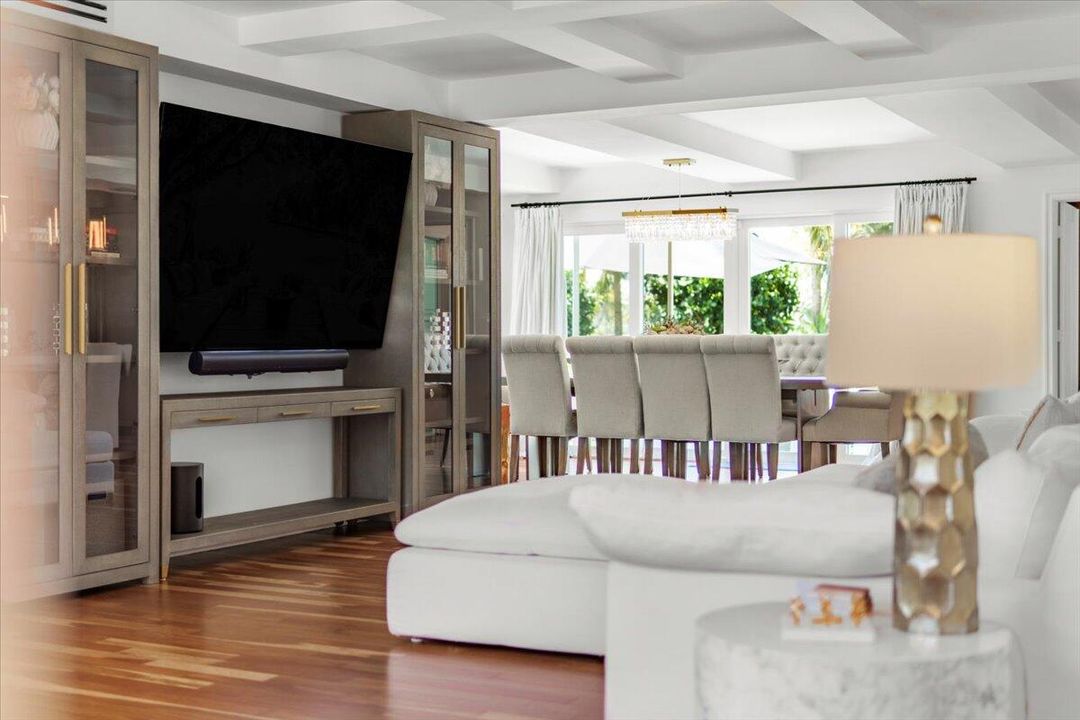 En Venta: $4,399,900 (4 camas, 3 baños, 2618 Pies cuadrados)