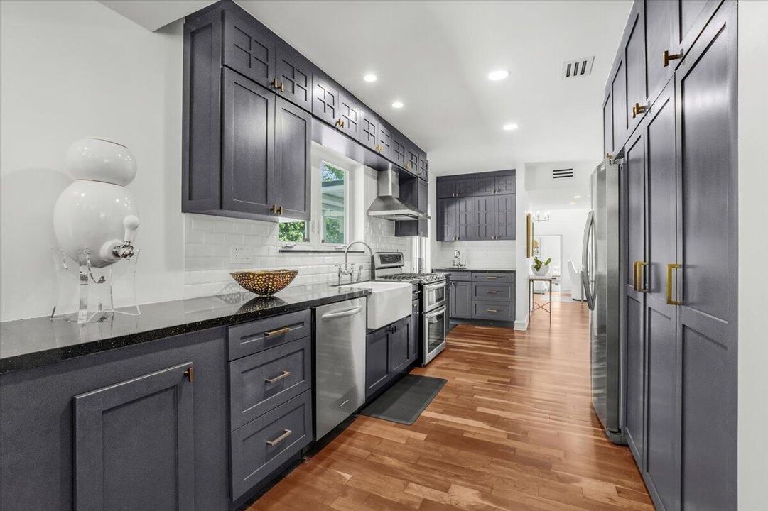 En Venta: $4,399,900 (4 camas, 3 baños, 2618 Pies cuadrados)