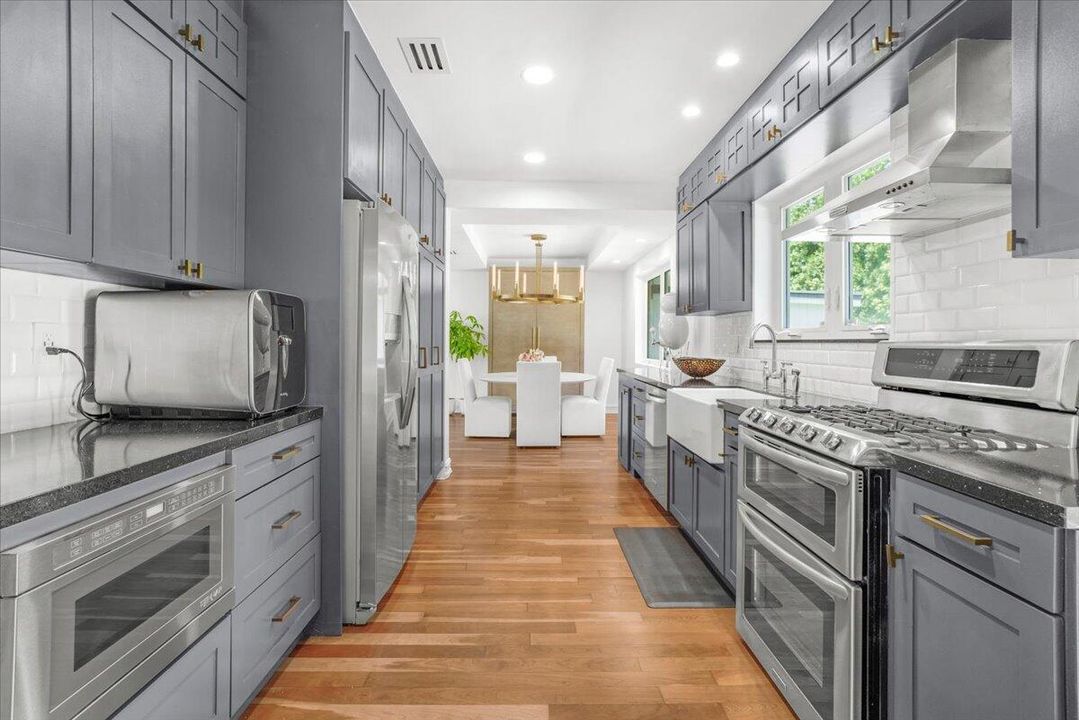 En Venta: $4,399,900 (4 camas, 3 baños, 2618 Pies cuadrados)