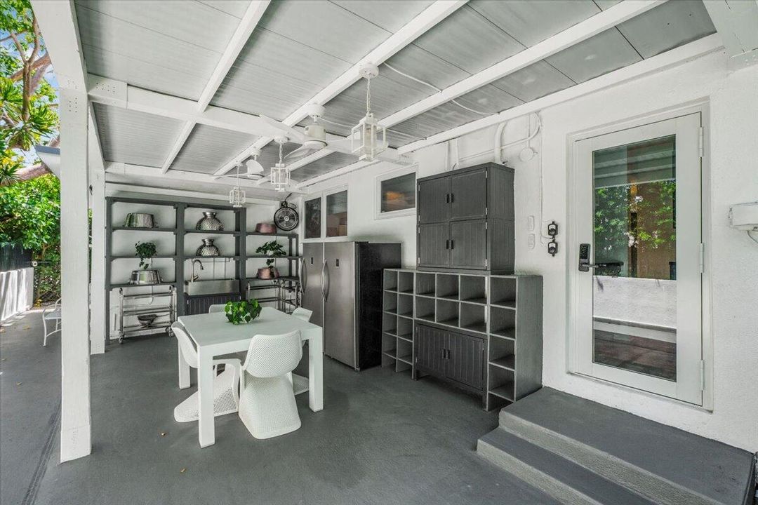 En Venta: $4,399,900 (4 camas, 3 baños, 2618 Pies cuadrados)