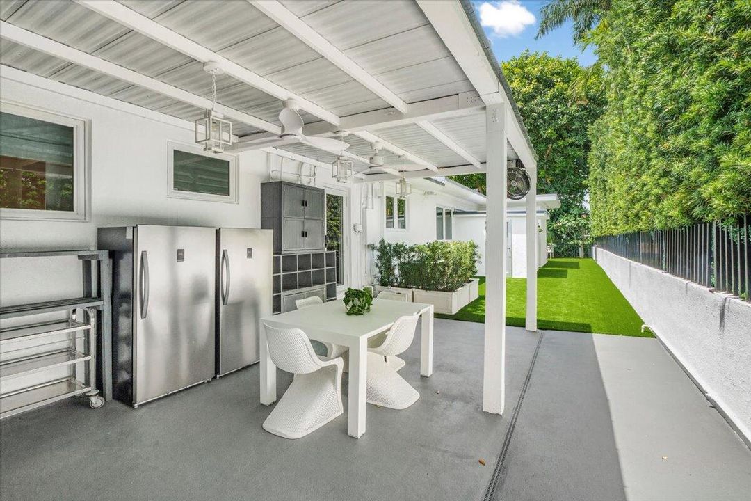 En Venta: $4,399,900 (4 camas, 3 baños, 2618 Pies cuadrados)