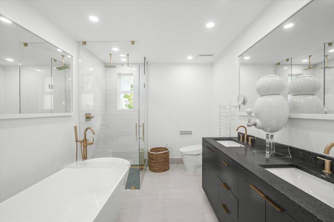En Venta: $4,399,900 (4 camas, 3 baños, 2618 Pies cuadrados)