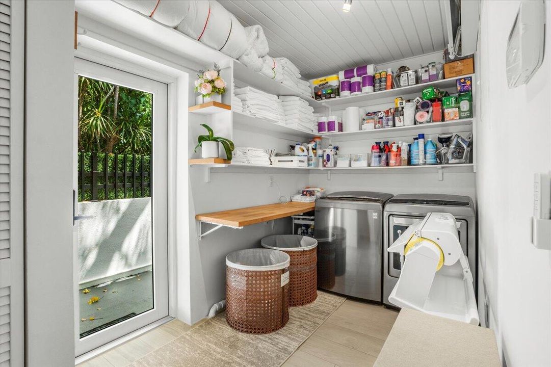 En Venta: $4,399,900 (4 camas, 3 baños, 2618 Pies cuadrados)