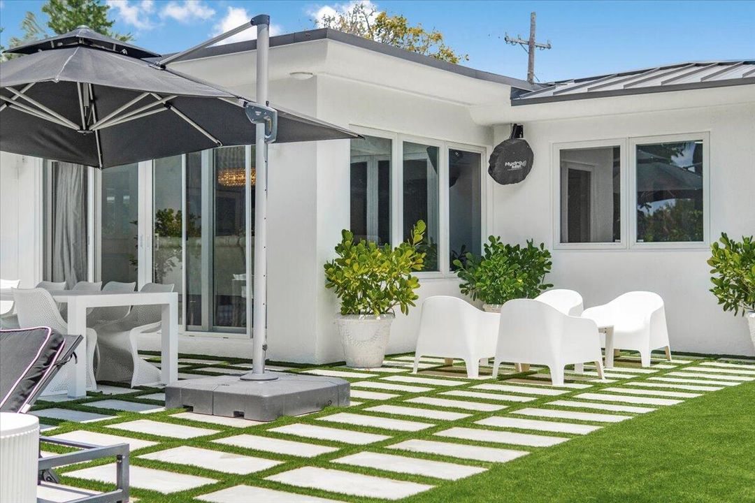 En Venta: $4,399,900 (4 camas, 3 baños, 2618 Pies cuadrados)
