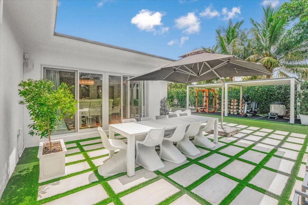 En Venta: $4,399,900 (4 camas, 3 baños, 2618 Pies cuadrados)