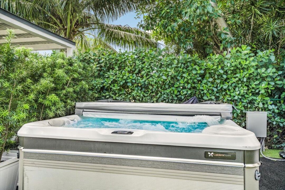 En Venta: $4,399,900 (4 camas, 3 baños, 2618 Pies cuadrados)