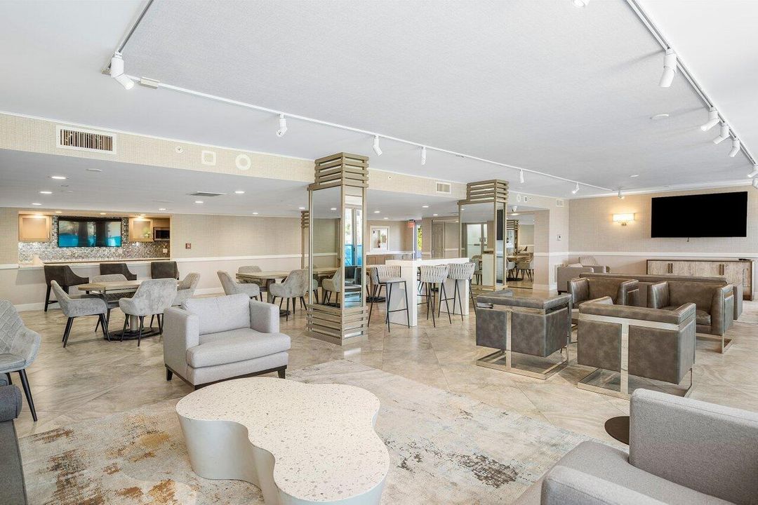 Под контрактом: $695,000 (2 спален, 2 ванн, 1372 Квадратных фут)