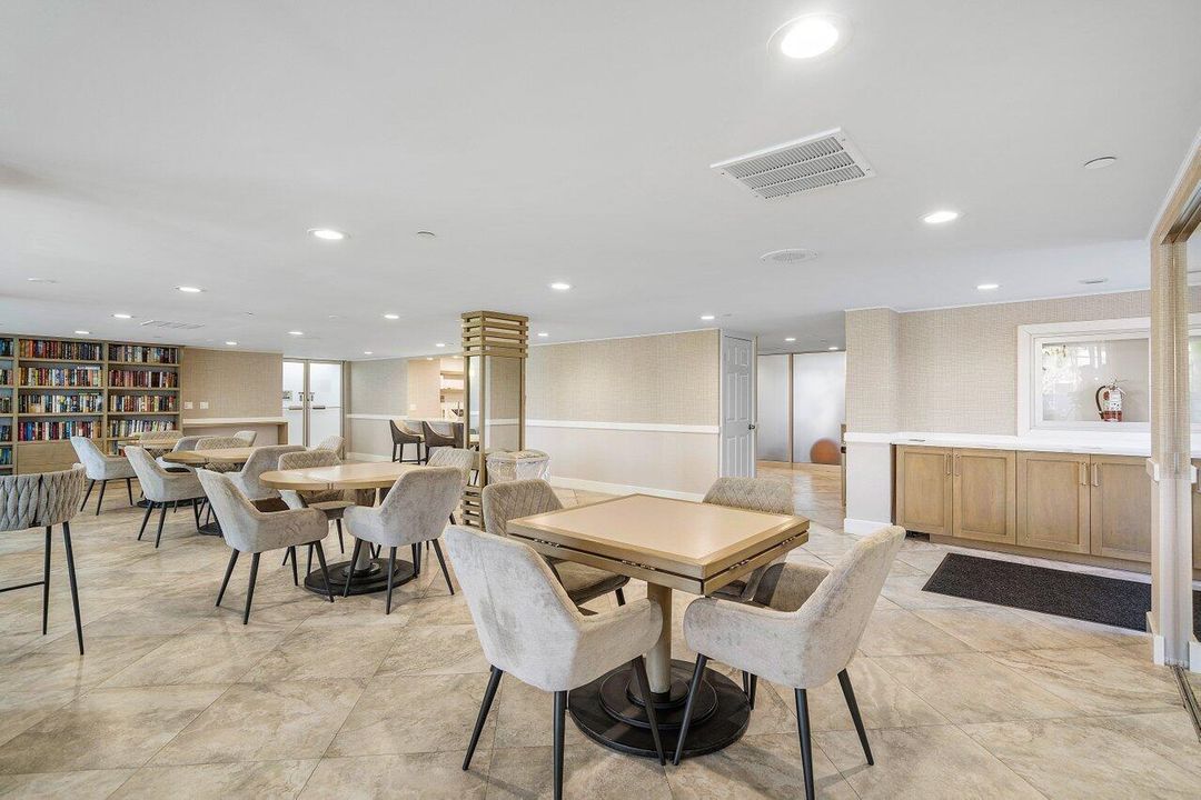 Под контрактом: $695,000 (2 спален, 2 ванн, 1372 Квадратных фут)