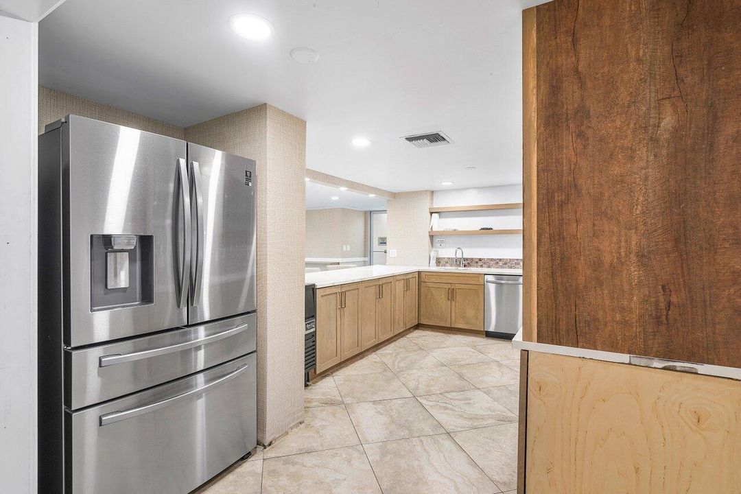 Под контрактом: $695,000 (2 спален, 2 ванн, 1372 Квадратных фут)