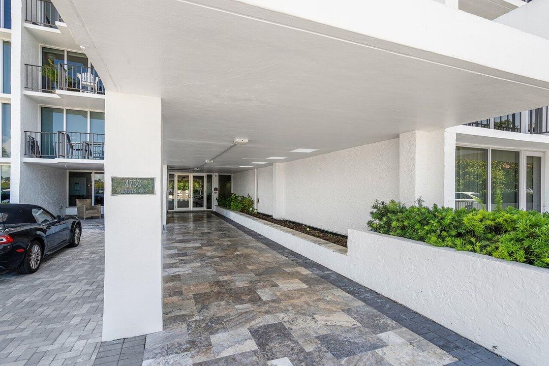 Под контрактом: $695,000 (2 спален, 2 ванн, 1372 Квадратных фут)