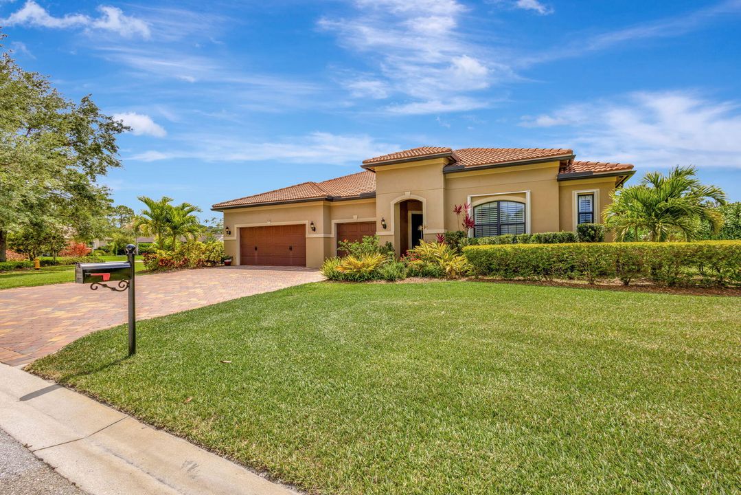 En Venta: $879,900 (3 camas, 2 baños, 2895 Pies cuadrados)