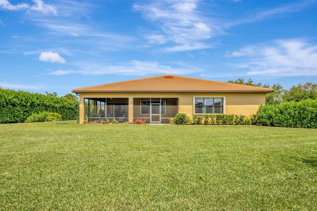 En Venta: $879,900 (3 camas, 2 baños, 2895 Pies cuadrados)