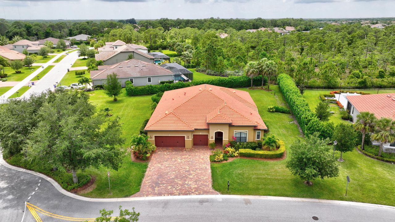 En Venta: $879,900 (3 camas, 2 baños, 2895 Pies cuadrados)