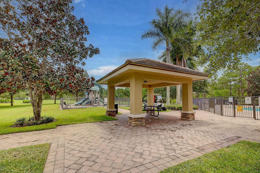 En Venta: $879,900 (3 camas, 2 baños, 2895 Pies cuadrados)