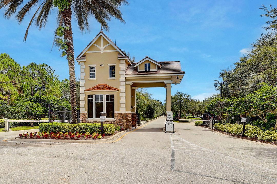 En Venta: $879,900 (3 camas, 2 baños, 2895 Pies cuadrados)
