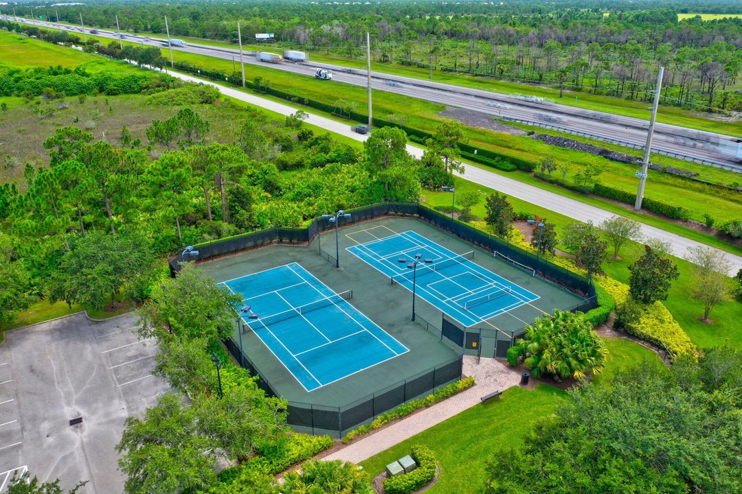 En Venta: $879,900 (3 camas, 2 baños, 2895 Pies cuadrados)