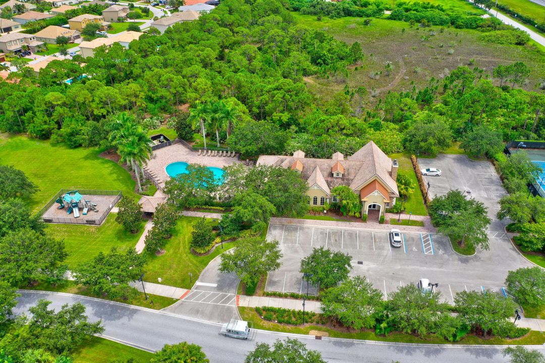 En Venta: $879,900 (3 camas, 2 baños, 2895 Pies cuadrados)