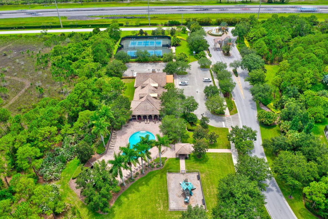 En Venta: $879,900 (3 camas, 2 baños, 2895 Pies cuadrados)