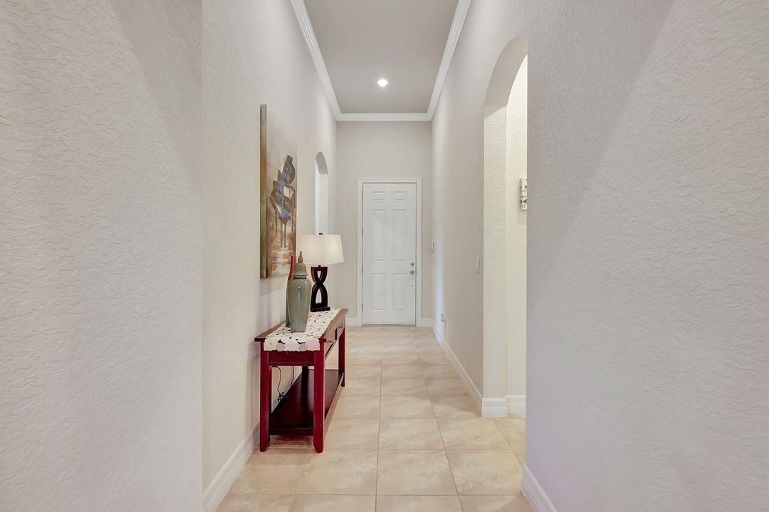 En Venta: $879,900 (3 camas, 2 baños, 2895 Pies cuadrados)