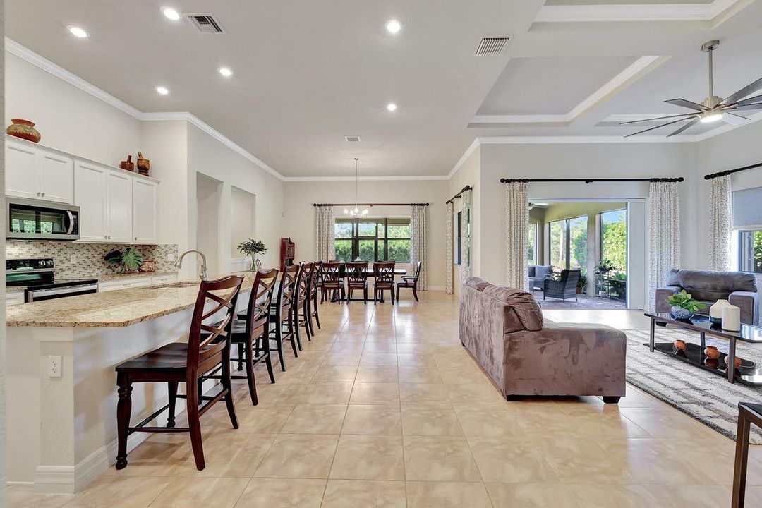 En Venta: $879,900 (3 camas, 2 baños, 2895 Pies cuadrados)