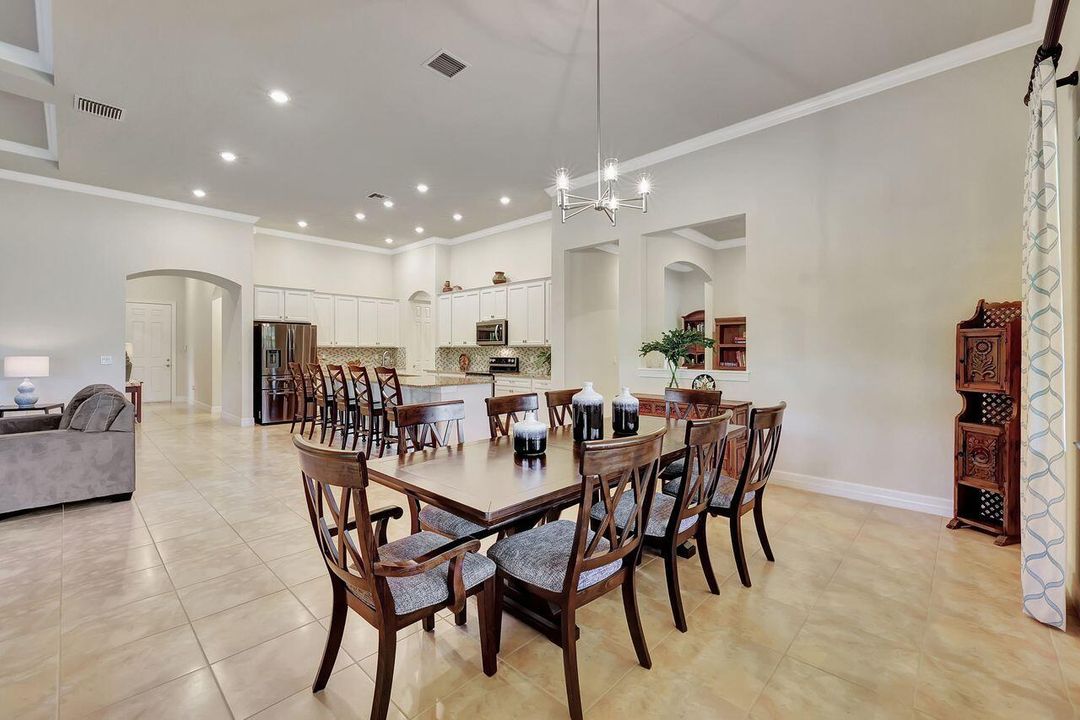 En Venta: $879,900 (3 camas, 2 baños, 2895 Pies cuadrados)
