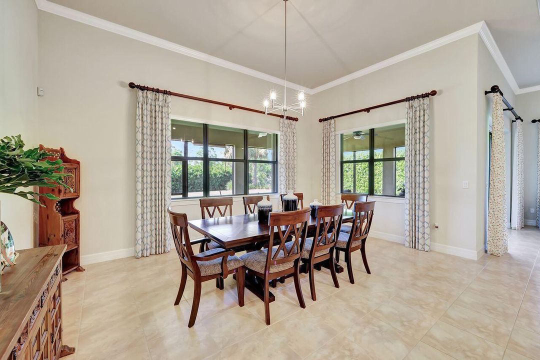En Venta: $879,900 (3 camas, 2 baños, 2895 Pies cuadrados)