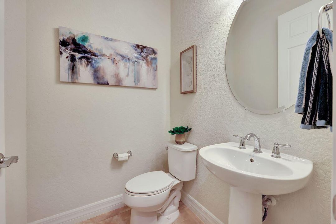 En Venta: $879,900 (3 camas, 2 baños, 2895 Pies cuadrados)