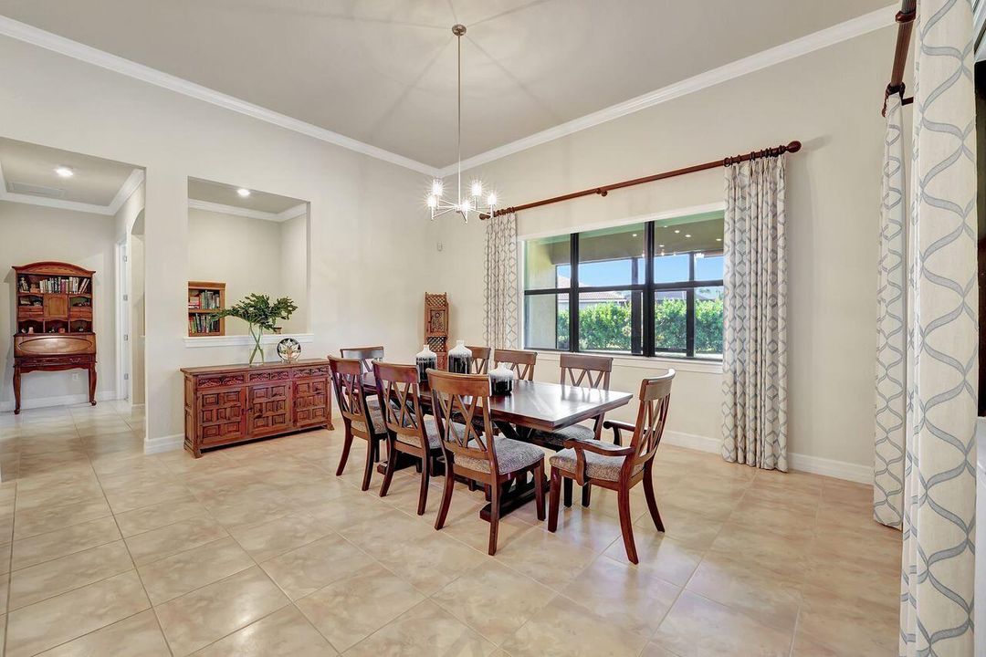 En Venta: $879,900 (3 camas, 2 baños, 2895 Pies cuadrados)