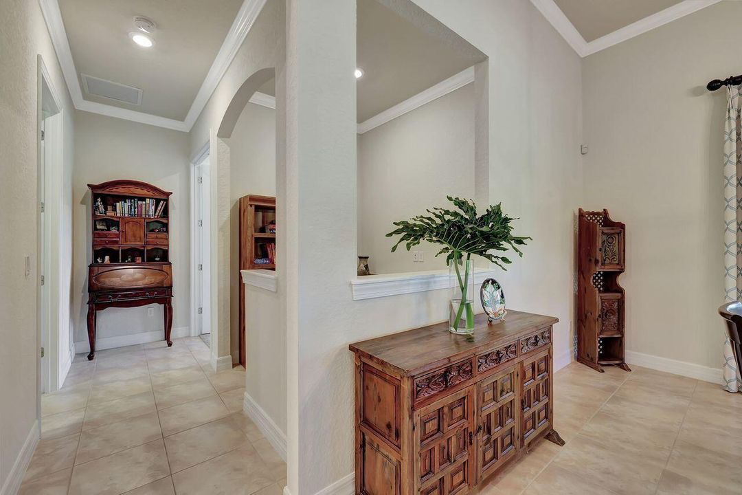 En Venta: $879,900 (3 camas, 2 baños, 2895 Pies cuadrados)