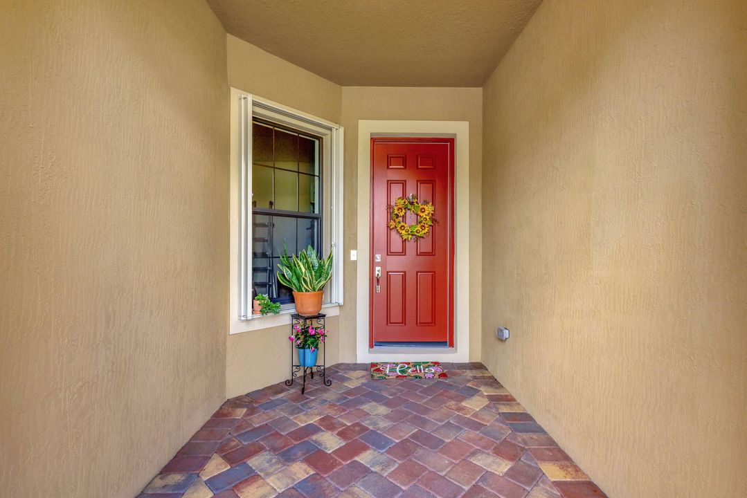 En Venta: $879,900 (3 camas, 2 baños, 2895 Pies cuadrados)