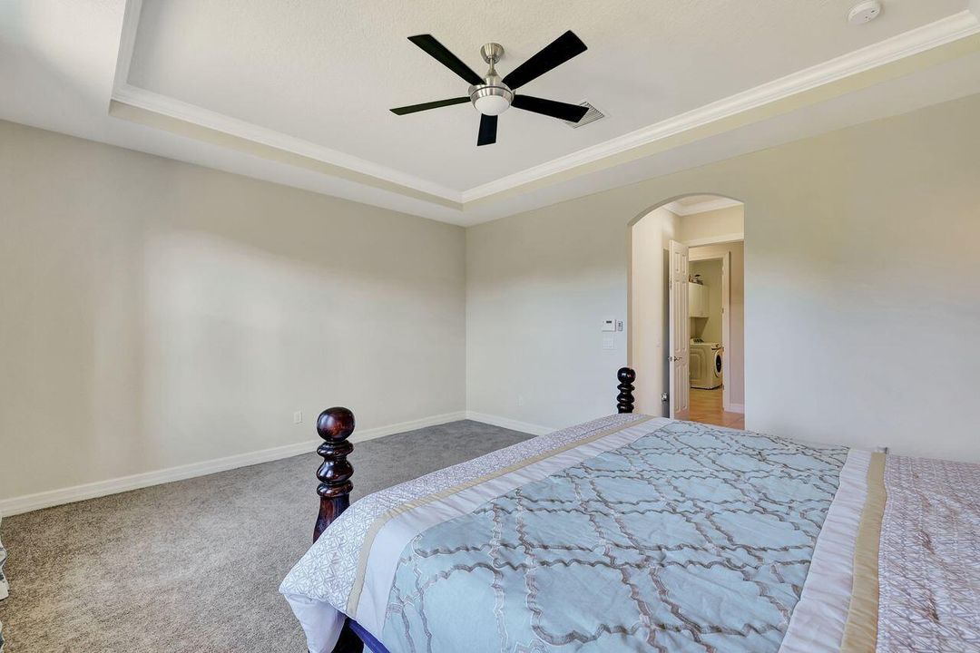 En Venta: $879,900 (3 camas, 2 baños, 2895 Pies cuadrados)