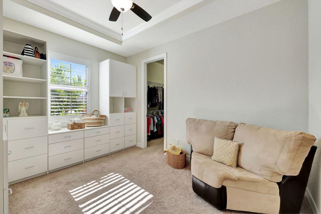 En Venta: $879,900 (3 camas, 2 baños, 2895 Pies cuadrados)
