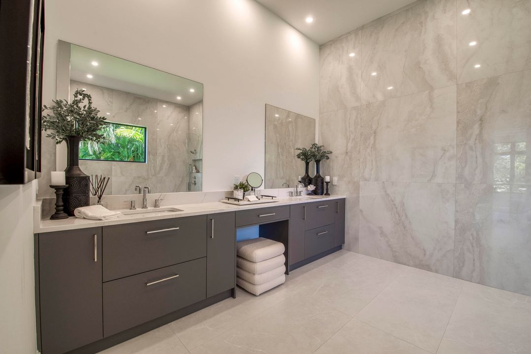 For Sale: $3,495,000 (5 beds, 6 baths, 5400 Square Feet)