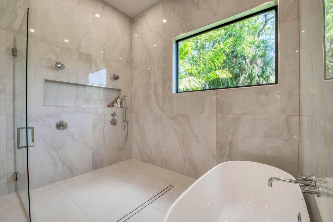 For Sale: $3,495,000 (5 beds, 6 baths, 5400 Square Feet)