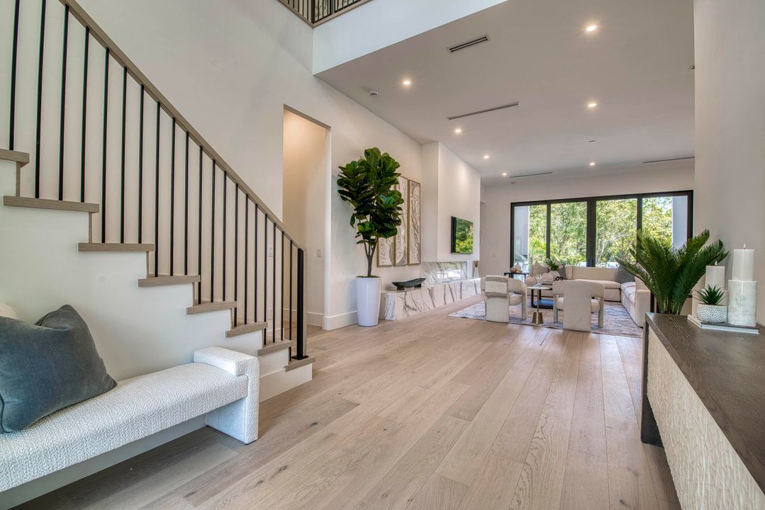 For Sale: $3,495,000 (5 beds, 6 baths, 5400 Square Feet)