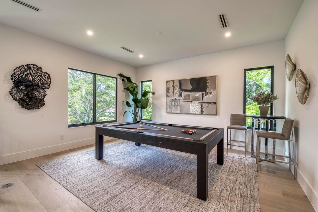 For Sale: $3,495,000 (5 beds, 6 baths, 5400 Square Feet)