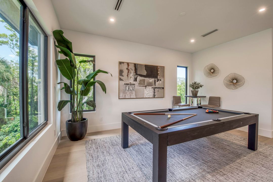 For Sale: $3,495,000 (5 beds, 6 baths, 5400 Square Feet)