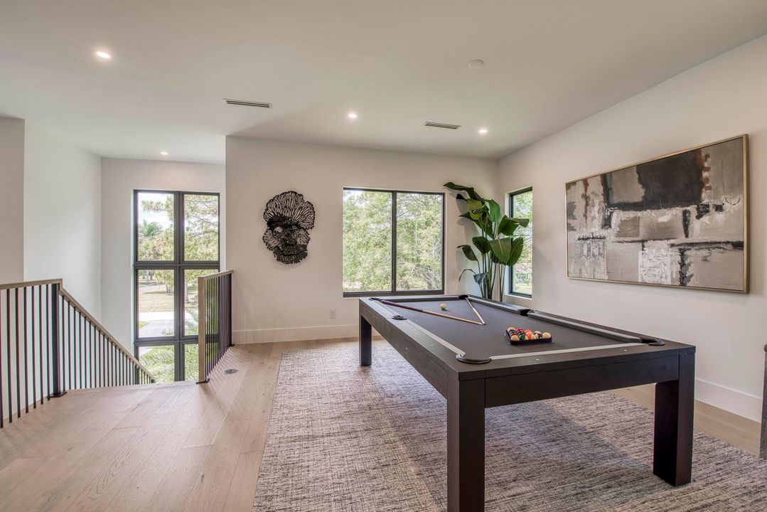 For Sale: $3,495,000 (5 beds, 6 baths, 5400 Square Feet)